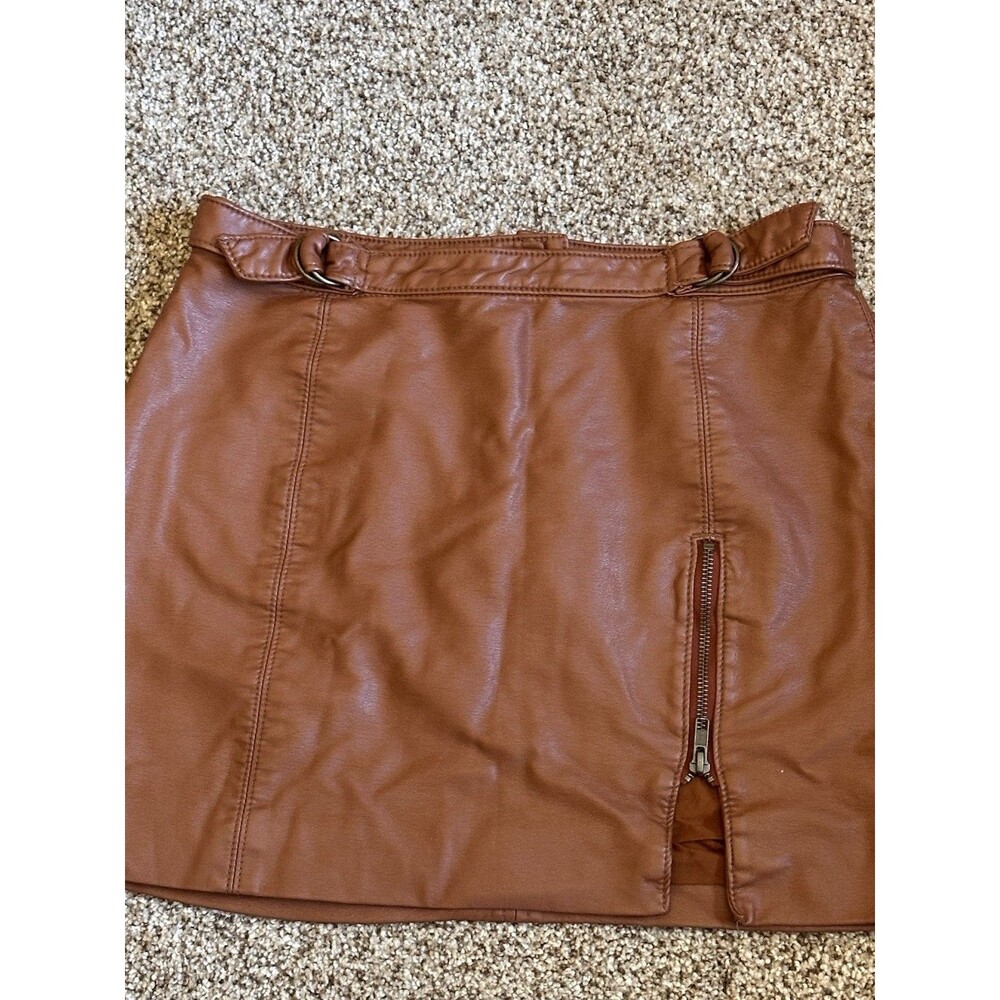 Free People faux leather mini skirt brown Sz. 8 front zipper slit buckle details - Picture 2 of 12